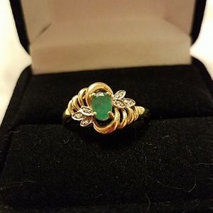 Vintage gold ring with emerald size 7